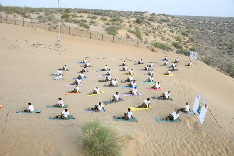सीमा सुरक्षा बल के जवानो ने अंतरराष्ट्रीय योग दिवस का किया पूर्वाभ्यास