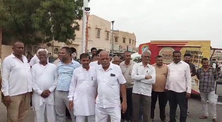 माहेश्वरी समाज के ओम बिरला बने दूसरी बार लोकसभा अध्यक्ष समाजजनों ने आतिशबाजी कर एक-दूसरे को खिलाई मिठाई