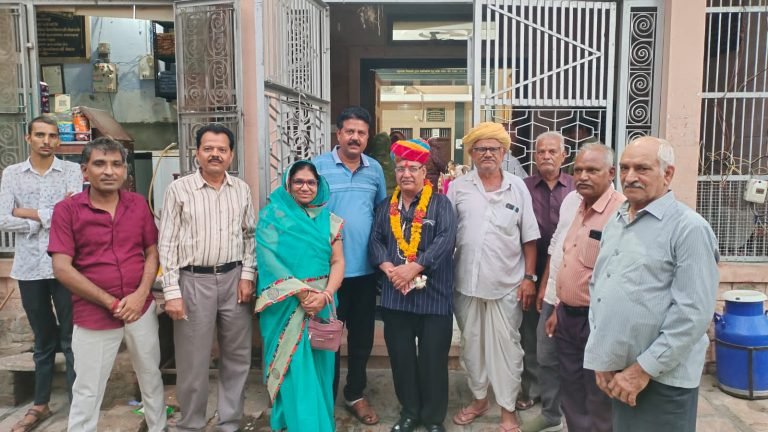 ग्राम विकास अधिकारी प्रवीण दवे राजकीय सेवा से हुए सेवानिवृत्त पंचायत समिति सभागार में भव्य विदाई समारोह आयोजित