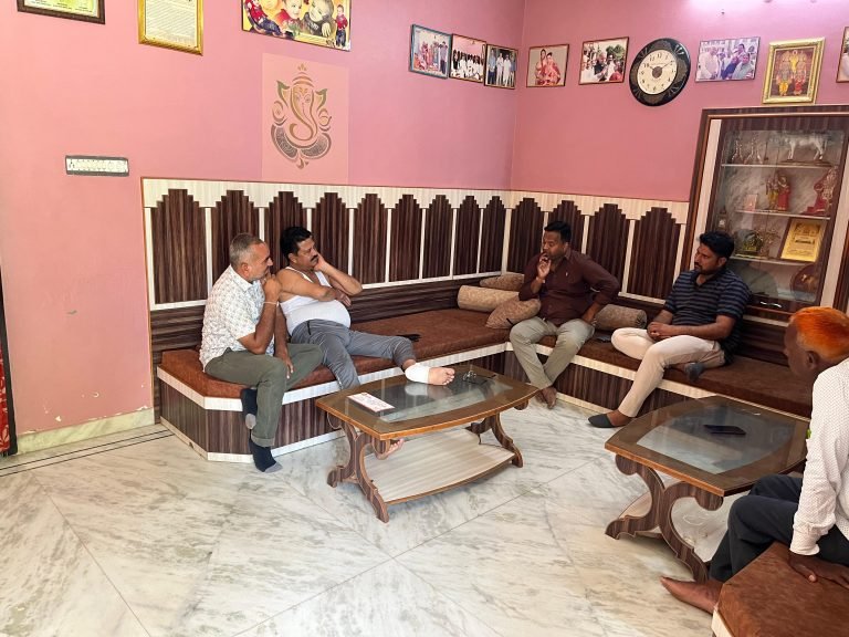 सरपंच संघ जिला अध्यक्ष चंद्रशेखर मेवाड़ा को कुशलक्षेम पूछने पहुंचे जनप्रतिनिधि