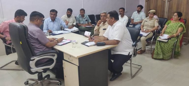 जिला कलक्टर ने जिला स्तरीय टास्क फोर्स की बैठक में दिया निर्देश