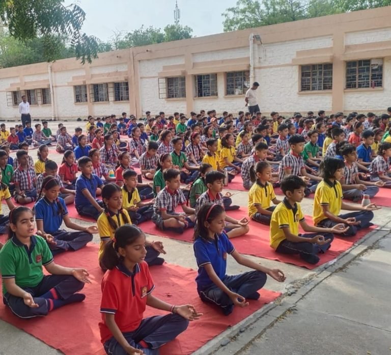 के.वी. बनाड़ में योग दिवस हर्षोल्लास से मनाया