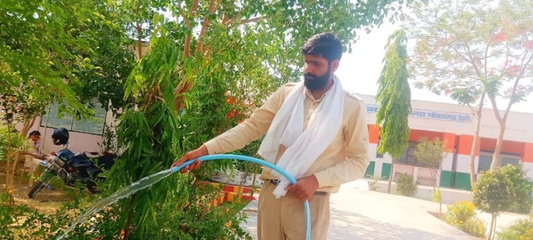 कभी  था एक पेड़ आज तीन सौ पेड़-पौधे