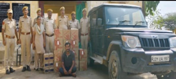 जैसलमेर में शराब तस्कर को बोलेरो सहित पकड़ा