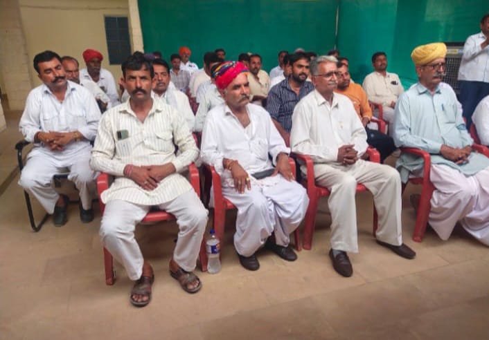 सम्भागीय आयुक्त मेहरा ने की मोहनगढ में रात्रि चौपाल