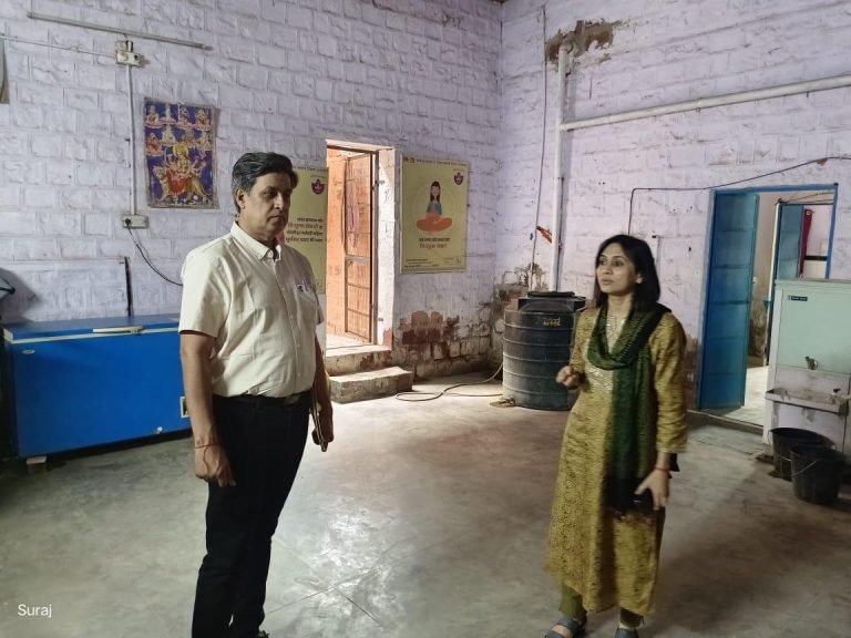 सीएचसी का किया औचक निरीक्षण, ग्रामीणों की सुनी समस्याएं