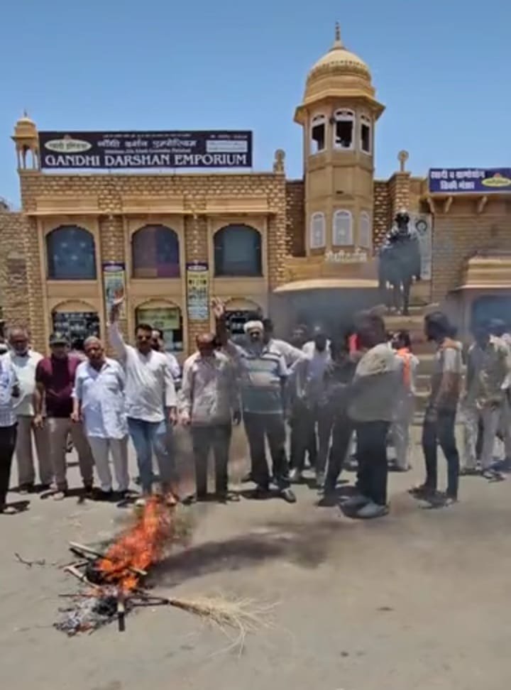 कश्मीर में हुए आतंकी हमले के खिलाफ जैसलमेर में लगे पाकिस्तान मुर्दाबाद के नारे