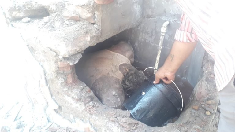 लापता युवक का शव घर के ही टांके में मिला