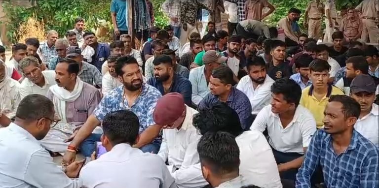 नहीं उठाया शव, दोषी कर्मचारियों की गिरफ्तारी की मांग