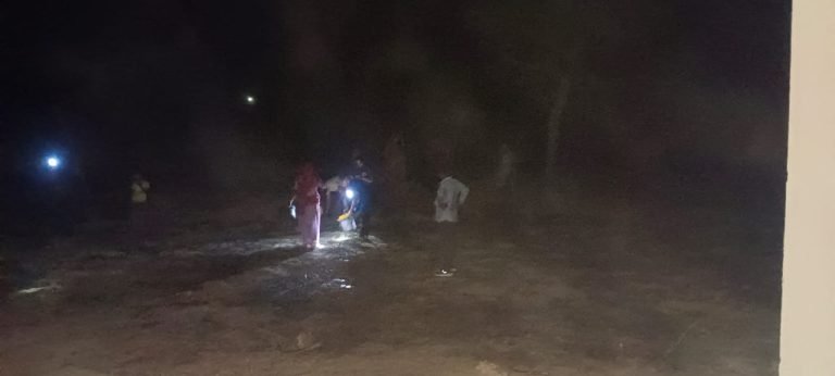 बिजली के तारों में शॉर्ट सर्किट होने से आग लगी