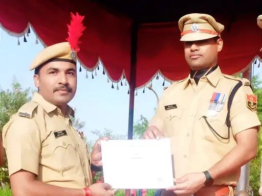 ग्रामीण एसपी ने पुलिसकर्मियों का किया सम्मान