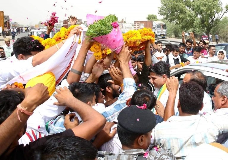 पूर्व उप मुख्यमंत्री पायलट सांडेराव पहुंचे , कांग्रेस पदाधिकारी एवं कार्यकर्ताओं द्वारा भव्य स्वागत- सोलंकी