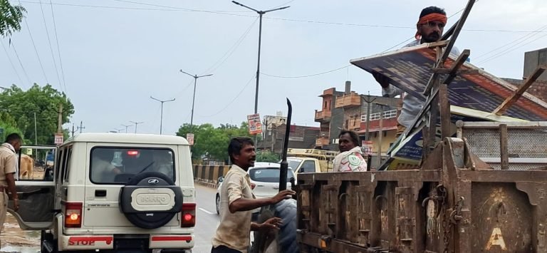 जेडीए दस्ते ने खोखरिया फांटा से बनाड़ चौराहा तक हटाए अतिक्रमण