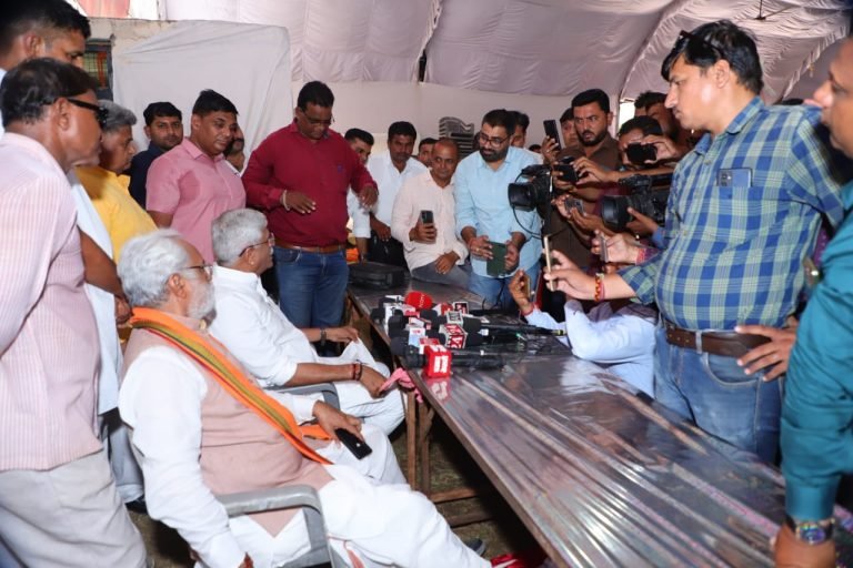 भाजपा प्रधान चुनाव कार्यालय में कार्यकर्ताओं की रौनक, दिनभर रही भीड़