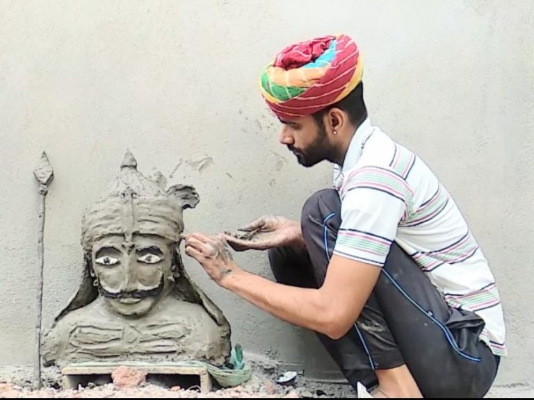 बिना औजार के  तरुणराज ने बनाई महाराणा प्रताप की हुबहू कृति