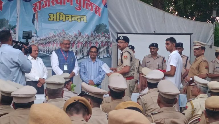 उल्लेखनीय योगदान के लिए 148 पुलिस अधिकारी और सिपाही सम्मानित