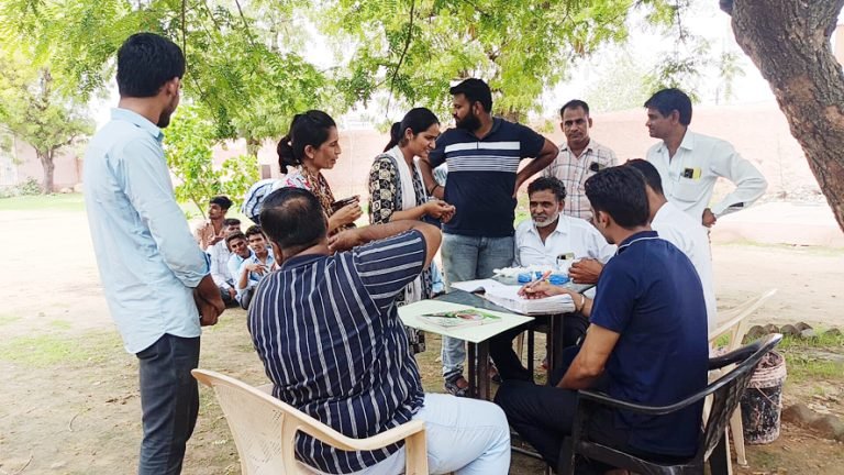 बोरुन्दा स्कूल में हुई ब्लड ग्रुप की जांच