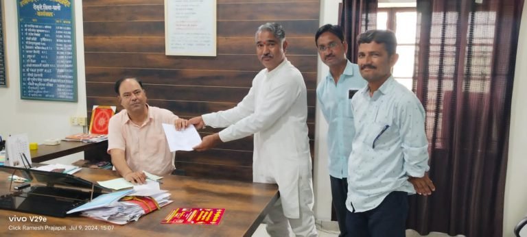 राज्य सरकार द्वारा बजट पास होने के बाद भी रोड नहीं बनने उपखंड अधिकारी को सोपा ज्ञापन