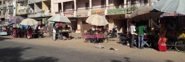 वेंडिग़ जोन की पालना नहीं करने से शहर में बिगड़ रही है यातायात व्यवस्था