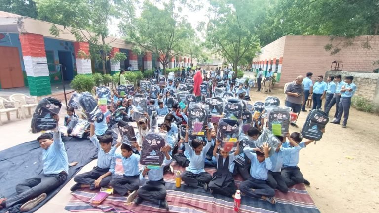 जीवन की शिक्षा पुस्तकीय ज्ञान से ज्यादा महत्वपूर्ण