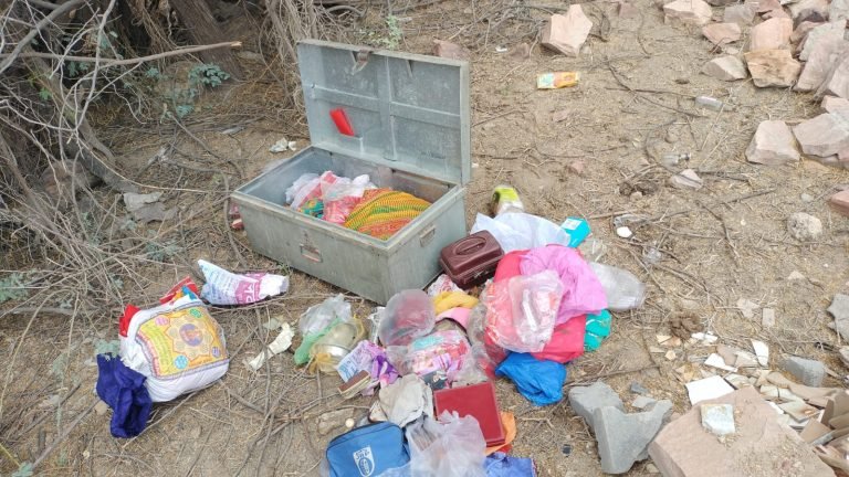 एक ही गांव के चार घरों में चोरी, ग्रामीणों में आक्रोश