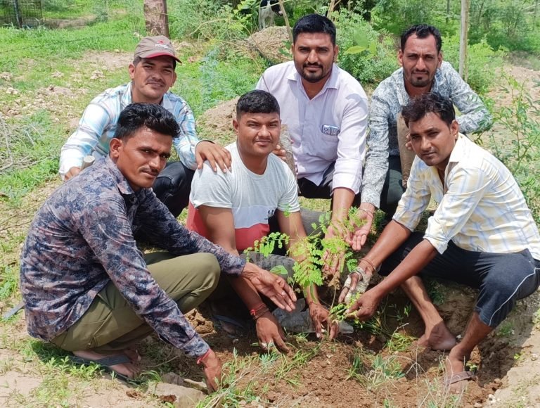काकेलाव गौशाला में किया सघन पौधारोपण