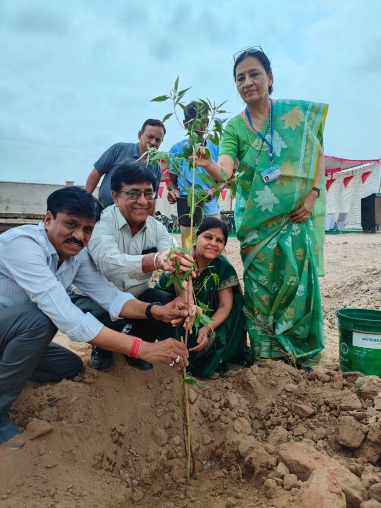 राष्ट्रीय चिकित्सक दिवस पर किया वृक्षारोपण