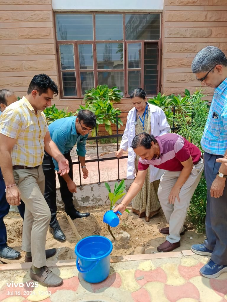 उम्मेद अस्पताल में किया पौधारोपण