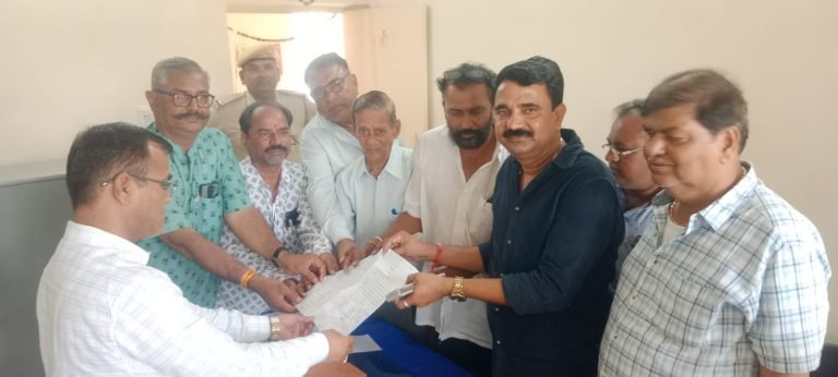 बिजली कटौती से परेशान नाडोल गांव के ग्रामीणों ने देसूरी एक्शन कार्यालय पहुंच सौंपा ज्ञापन