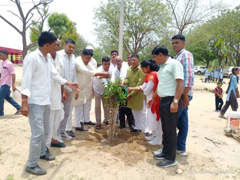 पौधारोपण कर लिया कर संभल का जिम्मा