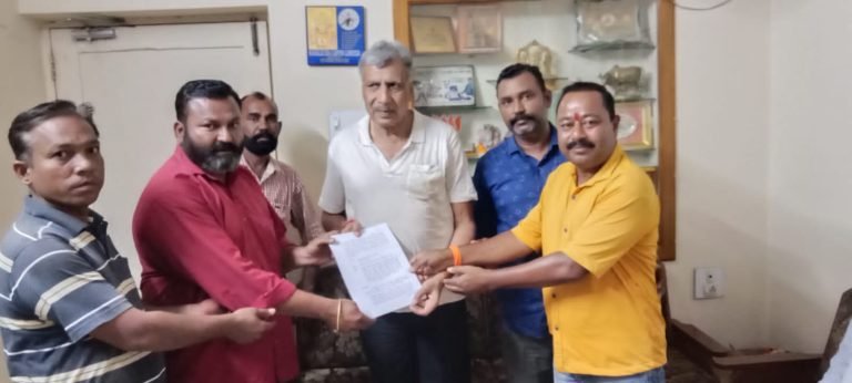 पिछले 12 वर्षों से दलित परिवार पट्टा के लिए लगा रहे चक्कर