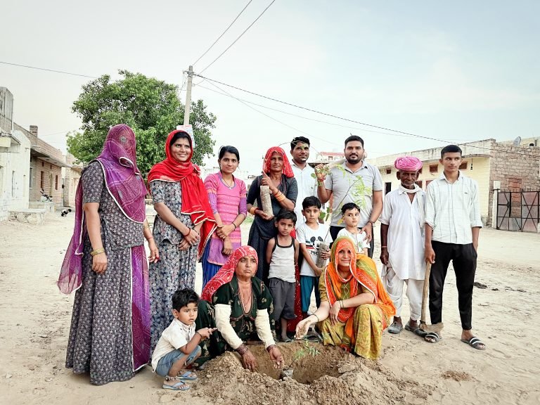 एक पेड़ मां के नाम कार्यक्रम में किया पौधारोपण