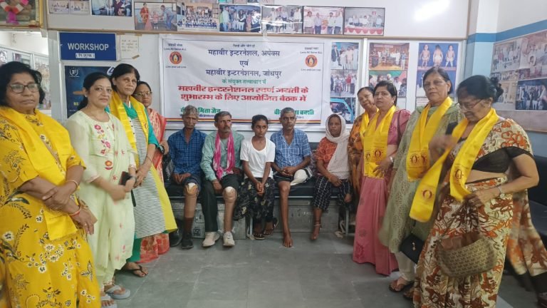 पांच विकलांग व्यक्तियों को कृत्रिम पैर लगवाएं