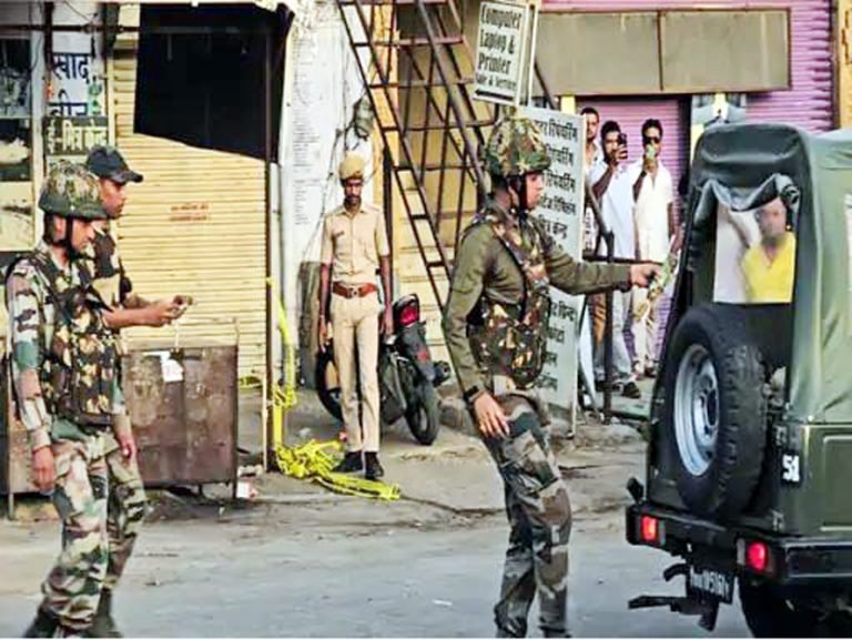 33 घंटे बाद भारतीय सेना ले गई जीवित बम, लोगों ने ली राहत की सांस