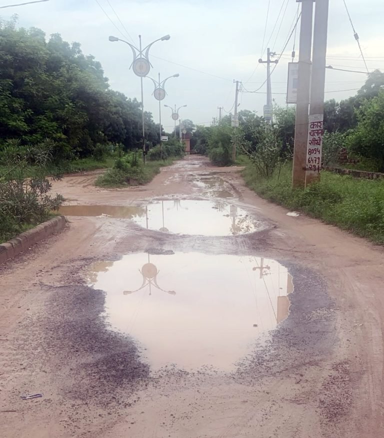 बारिश के बाद आशापूर्णा सिटी में हालात हुए ज्यादा खराब