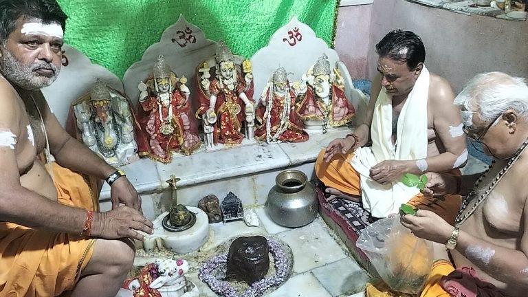 श्रद्धा व भक्ति के साथ मनाया सावन का चौथा सोमवार, मंत्रियों ने भी किया रुद्राभिषेक