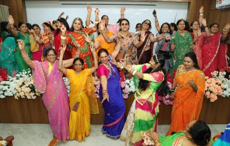 सावन महोत्सव में महिलाओं ने मचाया धमाल