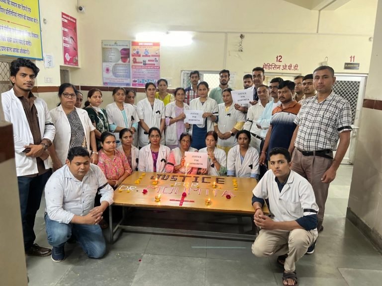 डॉक्टरों के साथ नर्सिंगकर्मियों व विद्यार्थियों ने भी जताया रोष