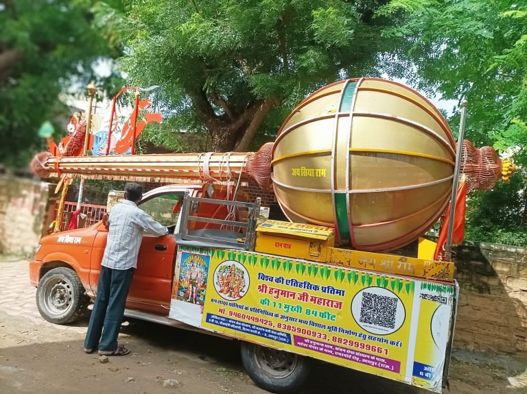 21 फीट लंबी अष्टधातु की हनुमान गदा का श्रद्धालुओं ने किया अभिनंदन-स्वागत