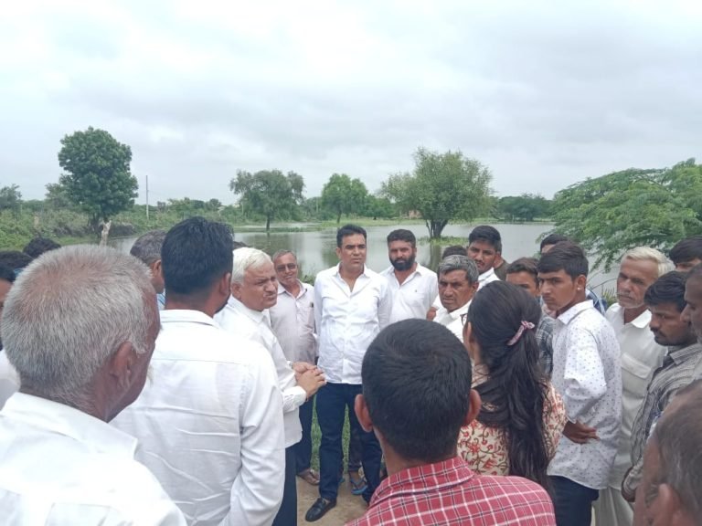 पूर्व विधायक महेंद्र विश्नोई ने अतिवृष्टि से प्रभावित क्षेत्र का दौरा किया