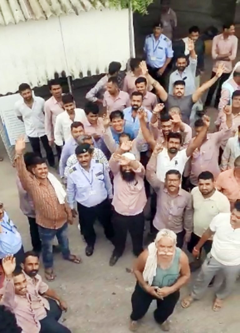 सालावास डिपो में सिक्युरिटी सुपरवाइजर को हटाया : विरोध में उतरे गार्ड और डीलर