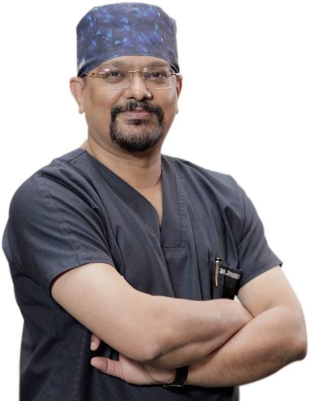 डॉ. धीरेन शाह ने मरीजों को जल्दी ठीक करने वाली और कम दर्द के अनुभव वाली बाईपास सर्जरी के सात अलग-अलग तरीकों में महारत हासिल की