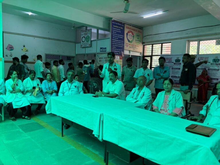 एमडीएम हॉस्पिटल में हेल्थ कैंप और वैक्सीनेशन ड्राइव का आयोजन