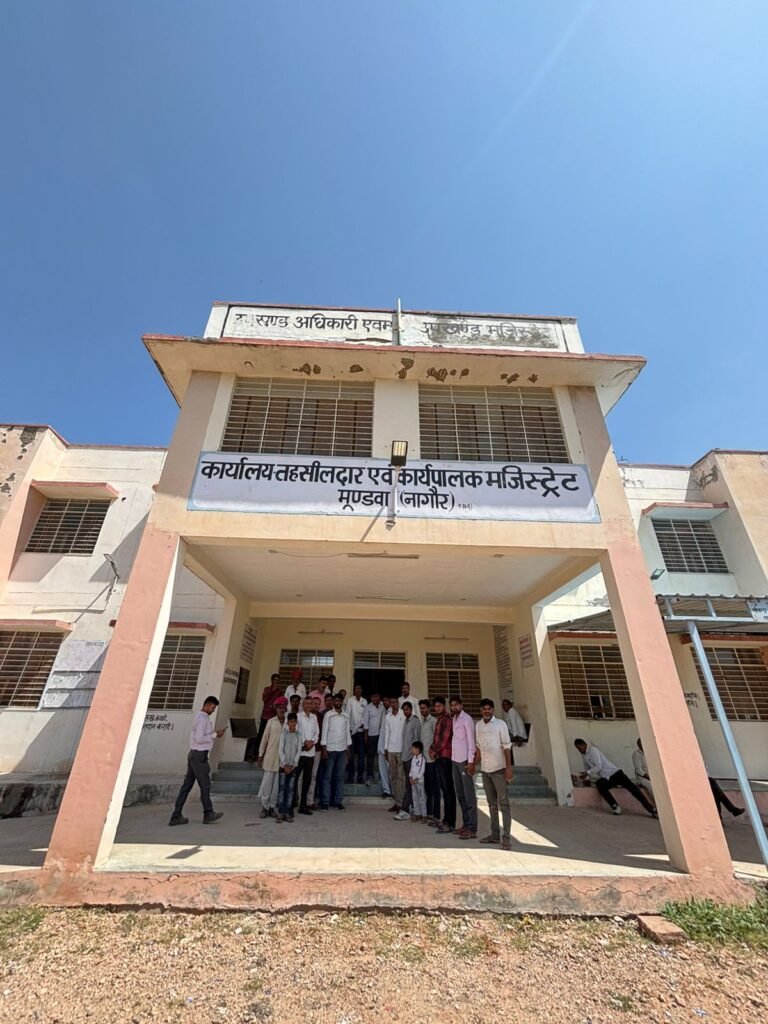 विधायक रतन देवासी को धमकियों के विरोध में सौंपा ज्ञापन