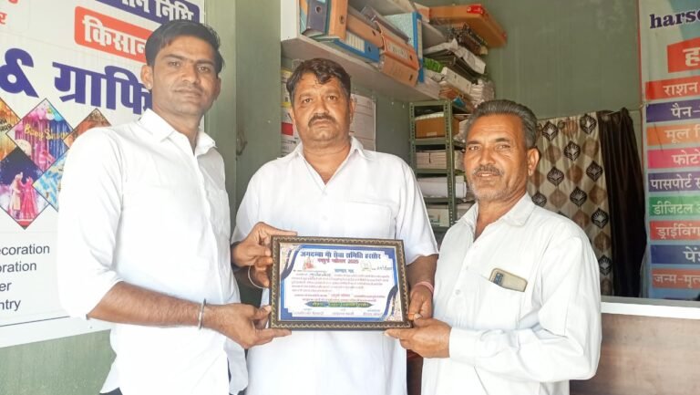 दैनिक मधुहीर राजस्थान के पत्रकार सुशील लौरा को किया सम्मानित