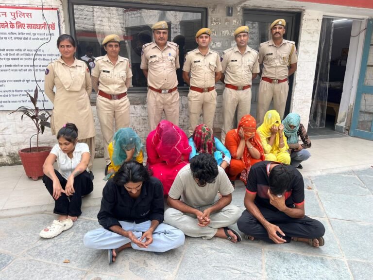 स्पा सेंटर पर पुलिस का छापा, 3 पुरूष व 7 महिला गिरफ्तार