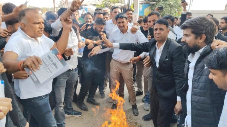 कुड़ी एसएचओ व रीडर सस्पेंड, हाईकोर्ट ने वीडियो देखने के बाद लगाई फटकार