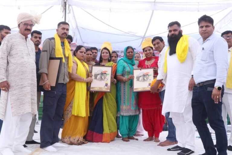 शहीद दिवस पर समाजसेवियों का सम्मान, सोनिया शर्मा को मिला विशेष सम्मान